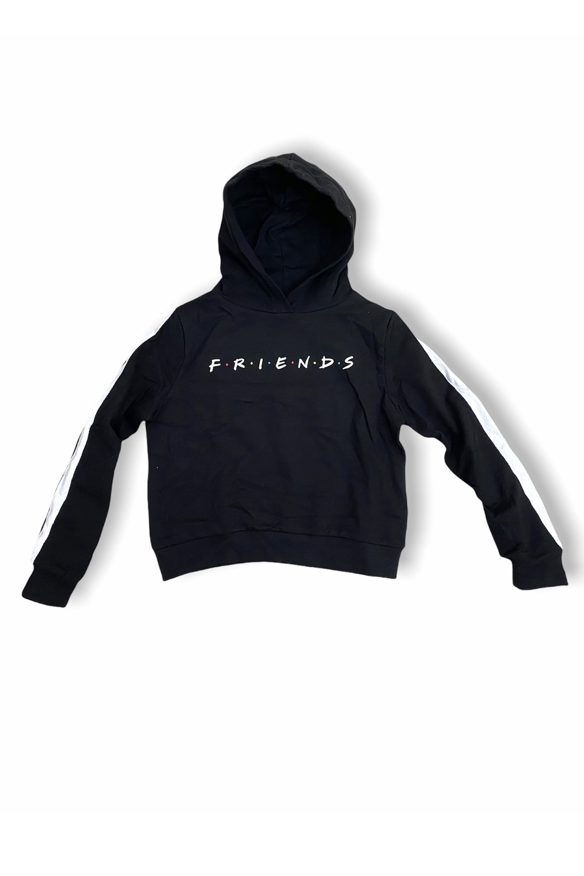 Siyah Kapişonlu Kollarında Beyaz Şerit Detaylı Içi Kalın Friends Baskılı Kız Çocuk Sweatshirt